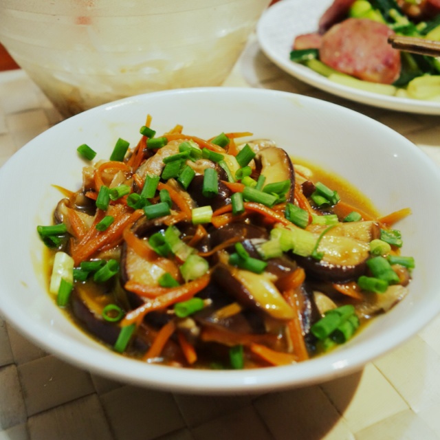胡萝卜炒香菇