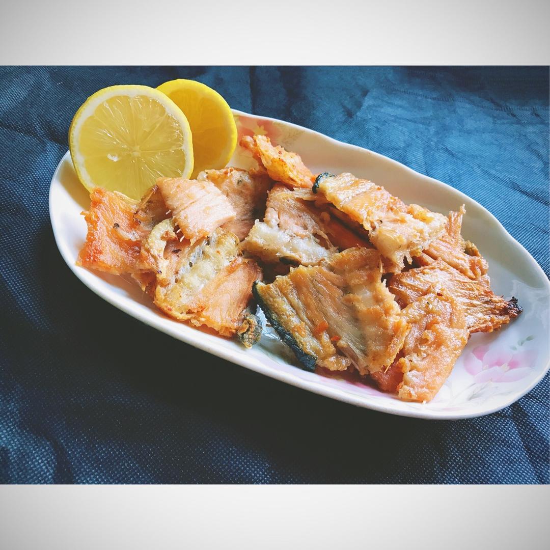 zlqz做的香煎三文鱼骨
