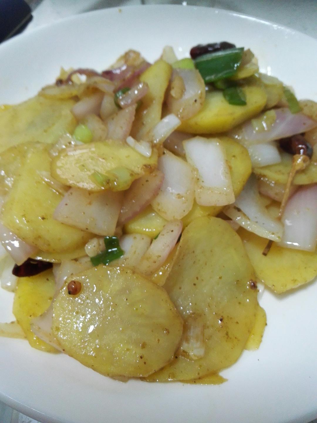 边吃边流泪的「孜然土豆片」