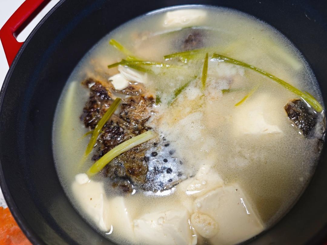 贫穷料理-三文鱼头汤