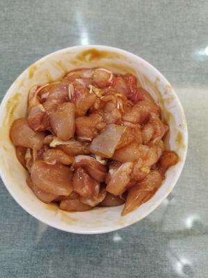 咖喱鸡肉炒饭&咖喱鸡肉芝士焗饭的做法 步骤1