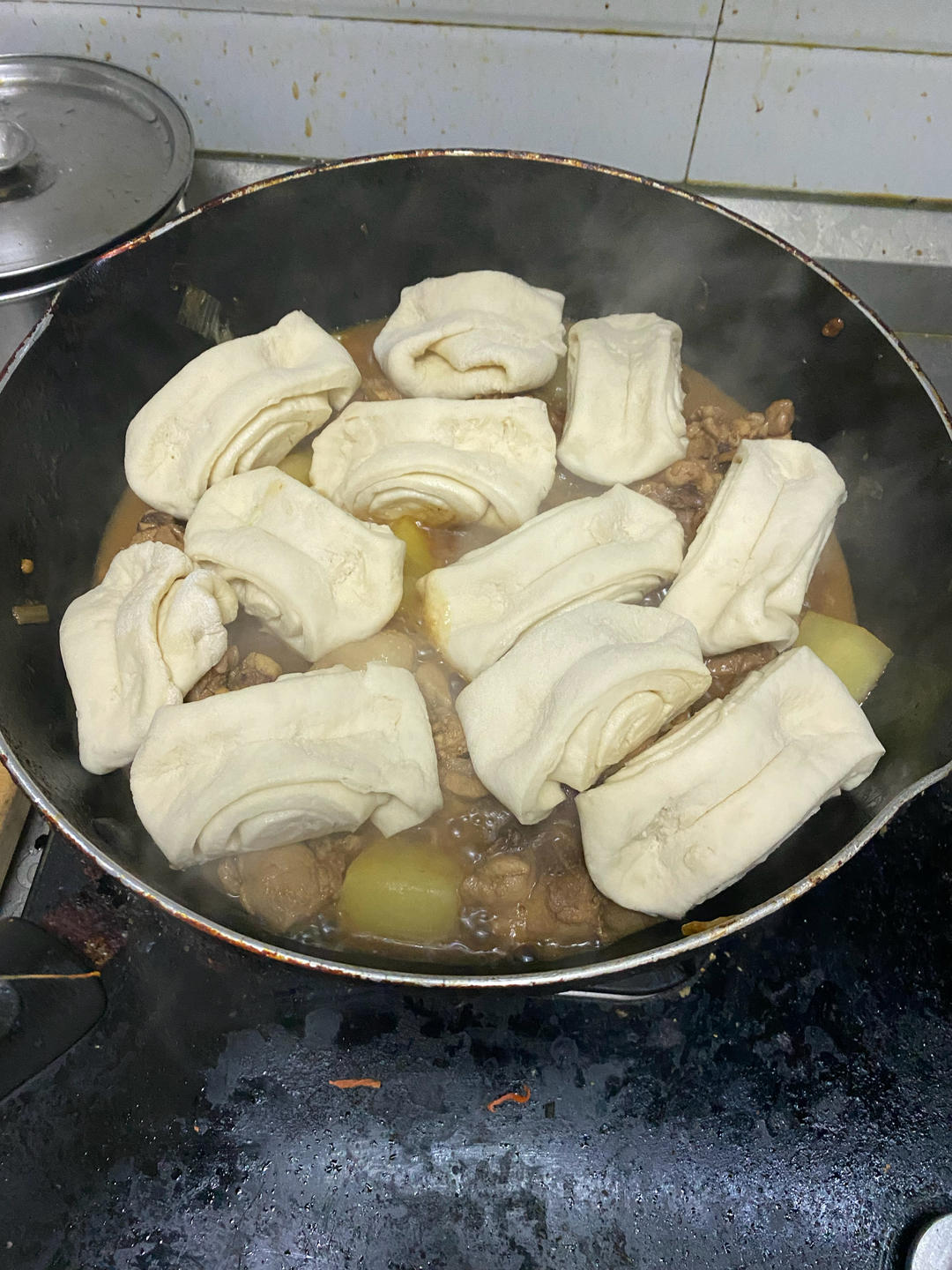 饭菜一锅出－土豆玉米排骨焖卷子【超详细】