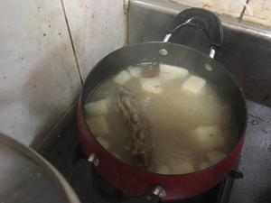 在家做羊肉烩面（从汤到面）的做法 步骤1