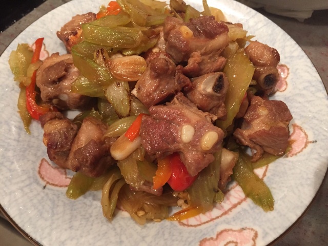 芹菜炒排骨