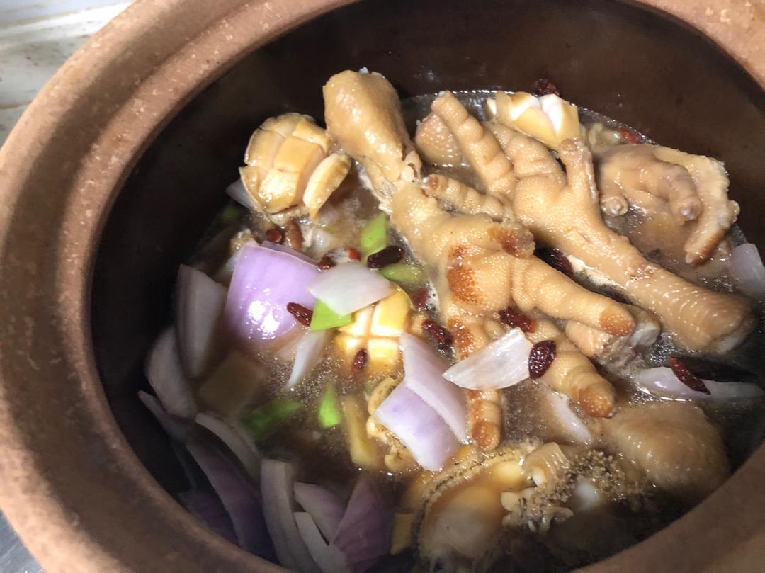 鲍鱼鸡爪煲