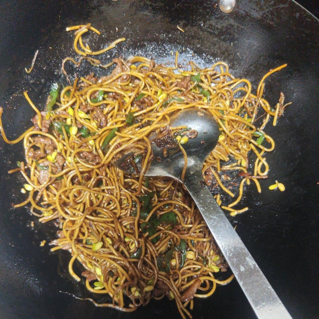 记忆里的夜市排挡肉丝炒面