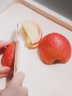 用手抓饼就能做出高颜值的苹果玫瑰酥的做法 步骤2