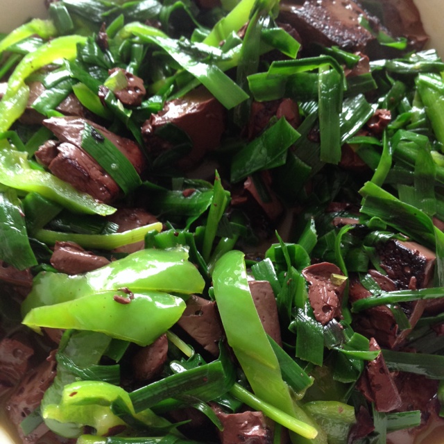 家常韭菜炒猪血