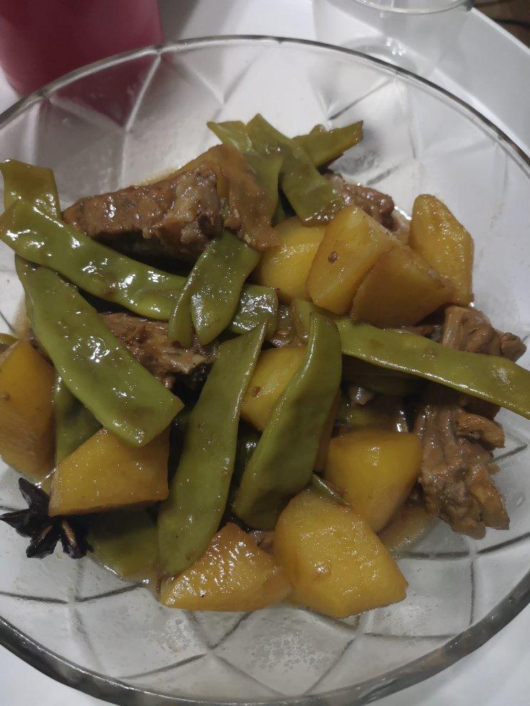 土豆豆角玉米排骨炖粉条(东北农村菜简单做法)