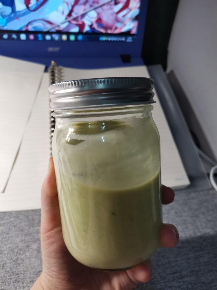 牛油果养乐多奶昔