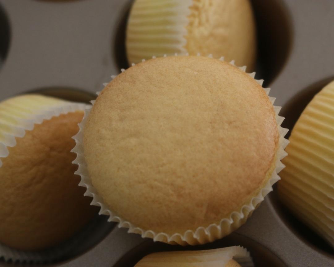 不凹陷不回缩的杯蛋糕