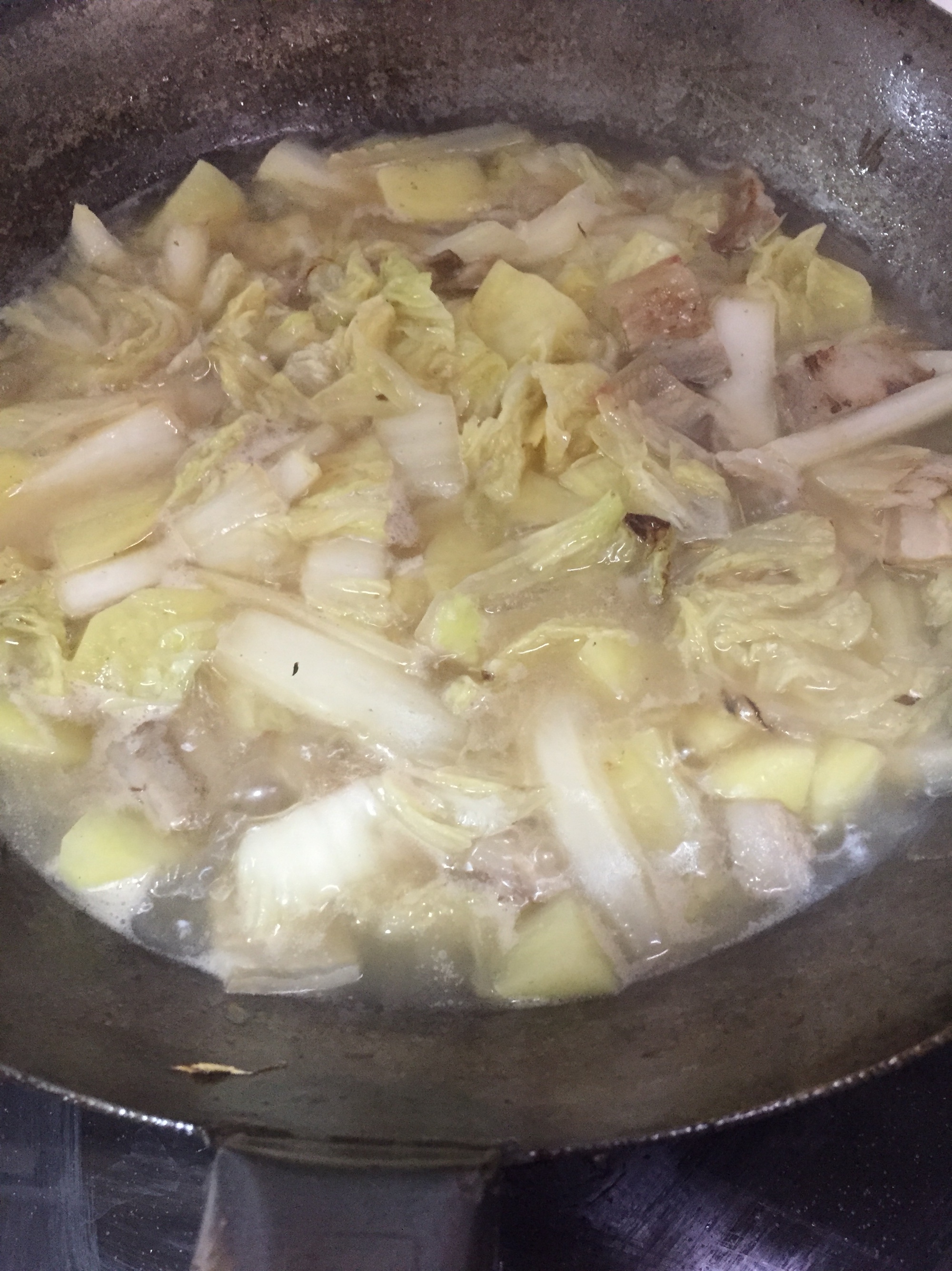 东北炖之白菜五花肉炖土豆的做法 步骤9