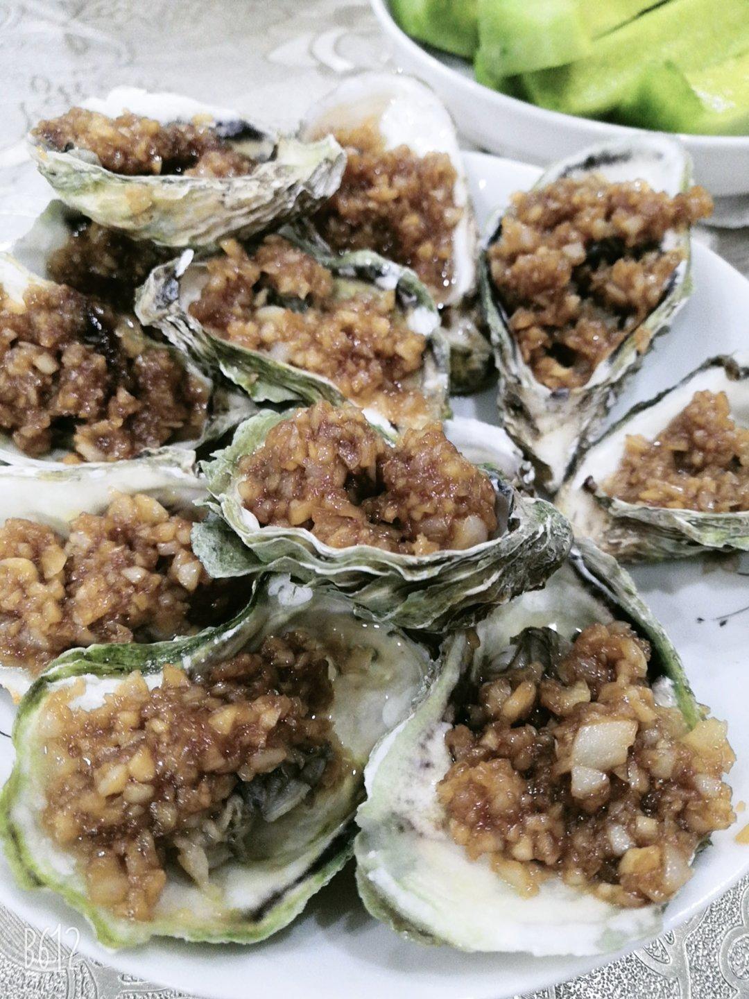 有个锅就能在家做的蒜蓉生蚝做法