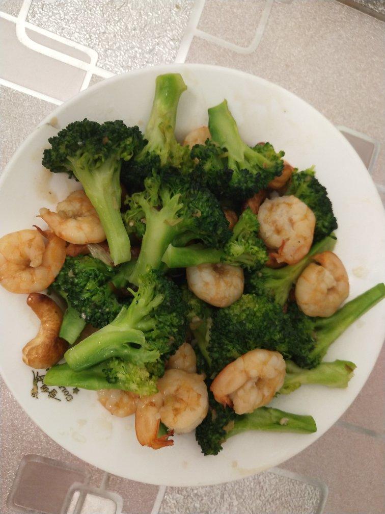 西兰花腰果炒虾仁