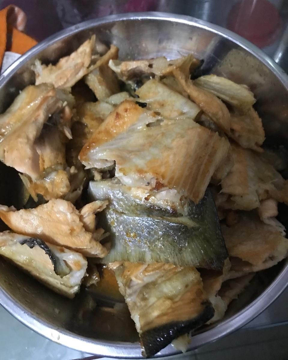 煎焗三文鱼骨