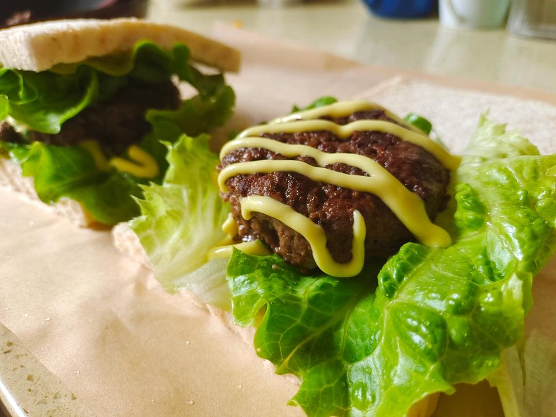 牛肉汉堡 煎出香嫩多汁的牛肉饼