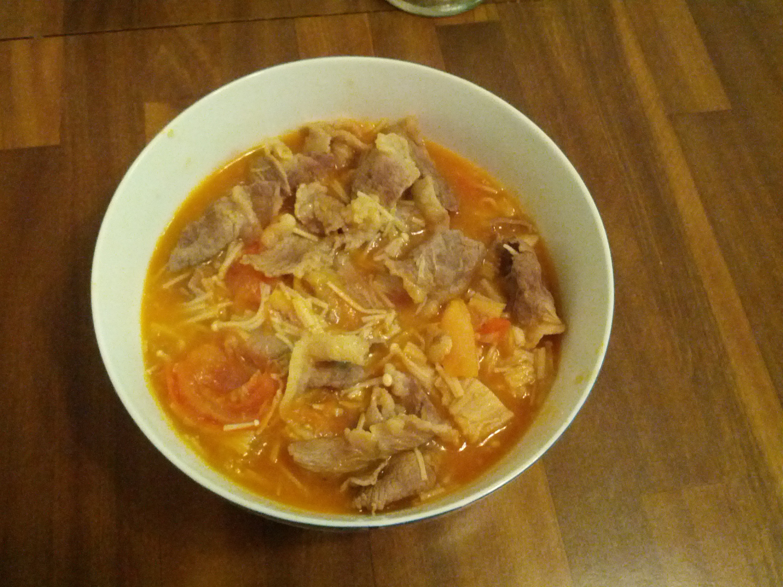 金针菇肥牛番茄锅