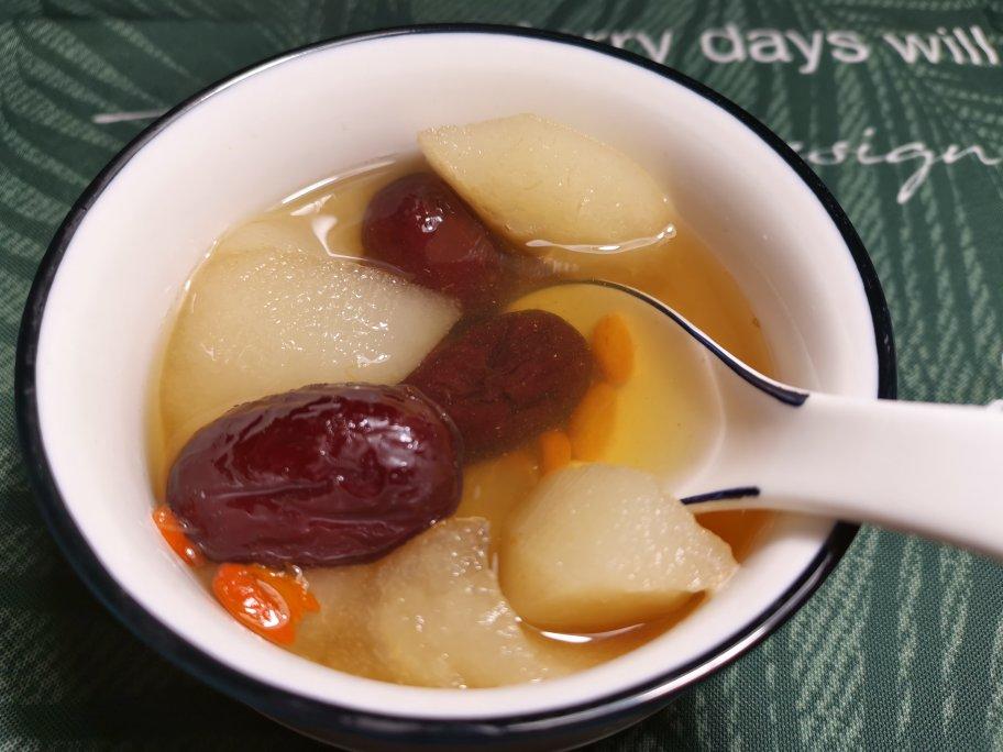 雪梨银耳红枣汤