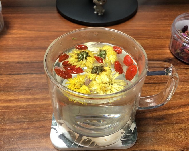 枸杞菊花茶的做法步骤图 枸杞菊花茶怎么做好吃 Sunny秋影 下厨房 枸杞菊花茶的做法步骤图 枸杞菊花茶怎么做好吃 Sunny秋影 下厨房