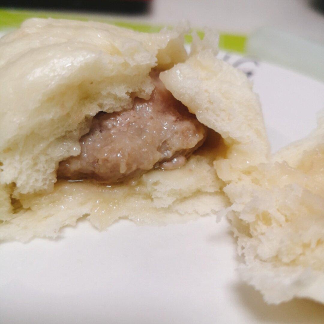 松软多汁的肉包子