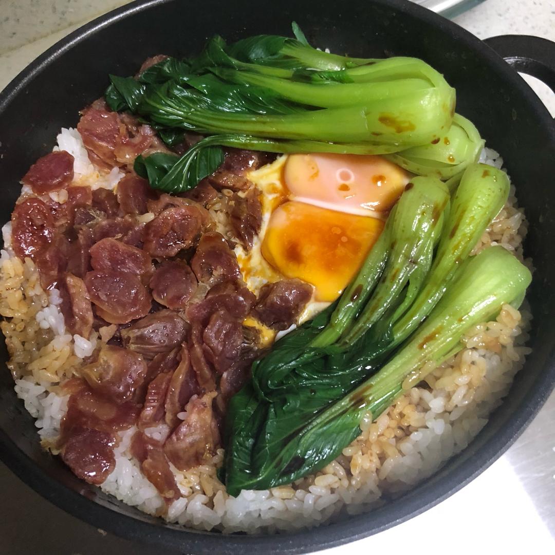 铸铁锅腊肠煲仔饭