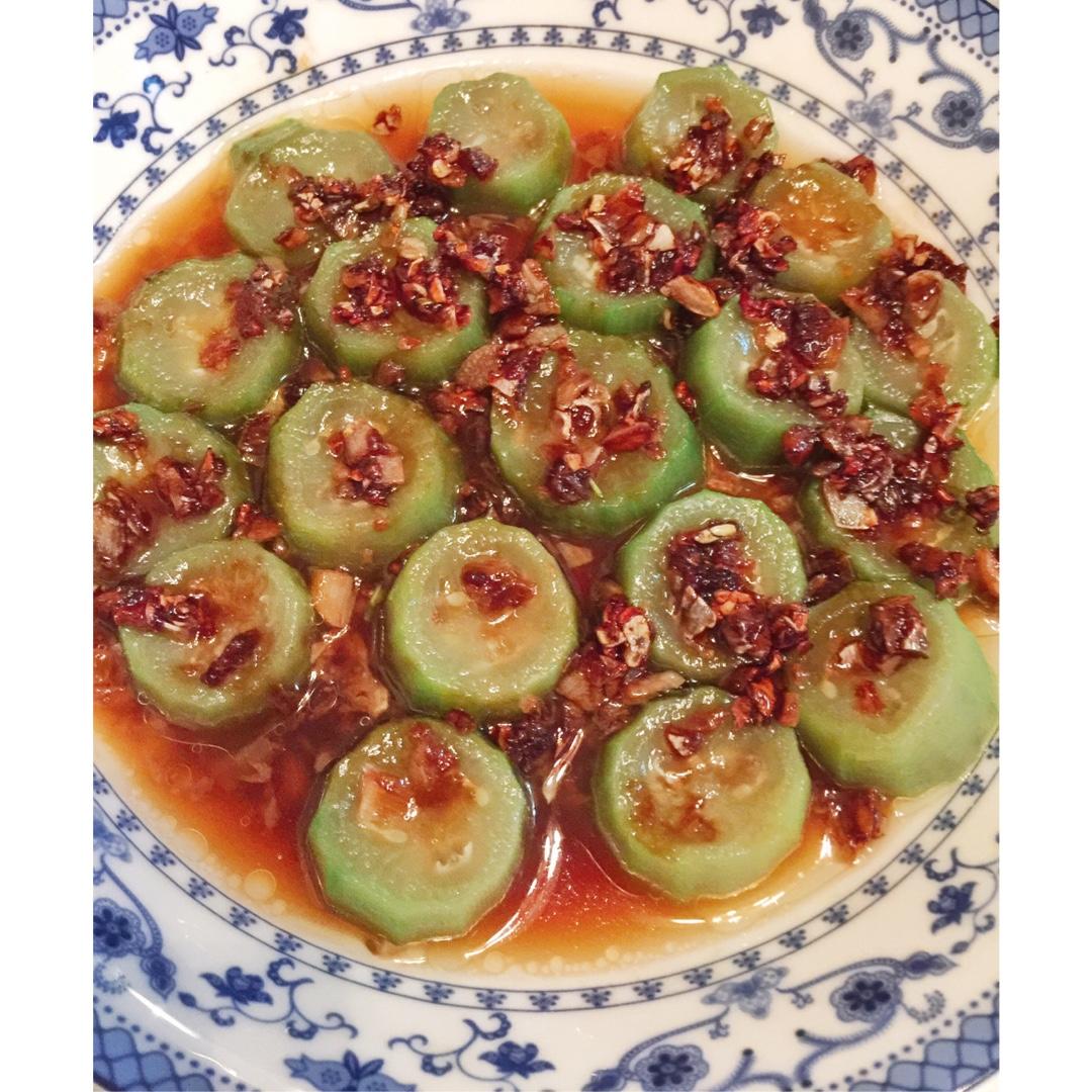 只需要五分钟就可以的美味蒜蓉蒸丝瓜
