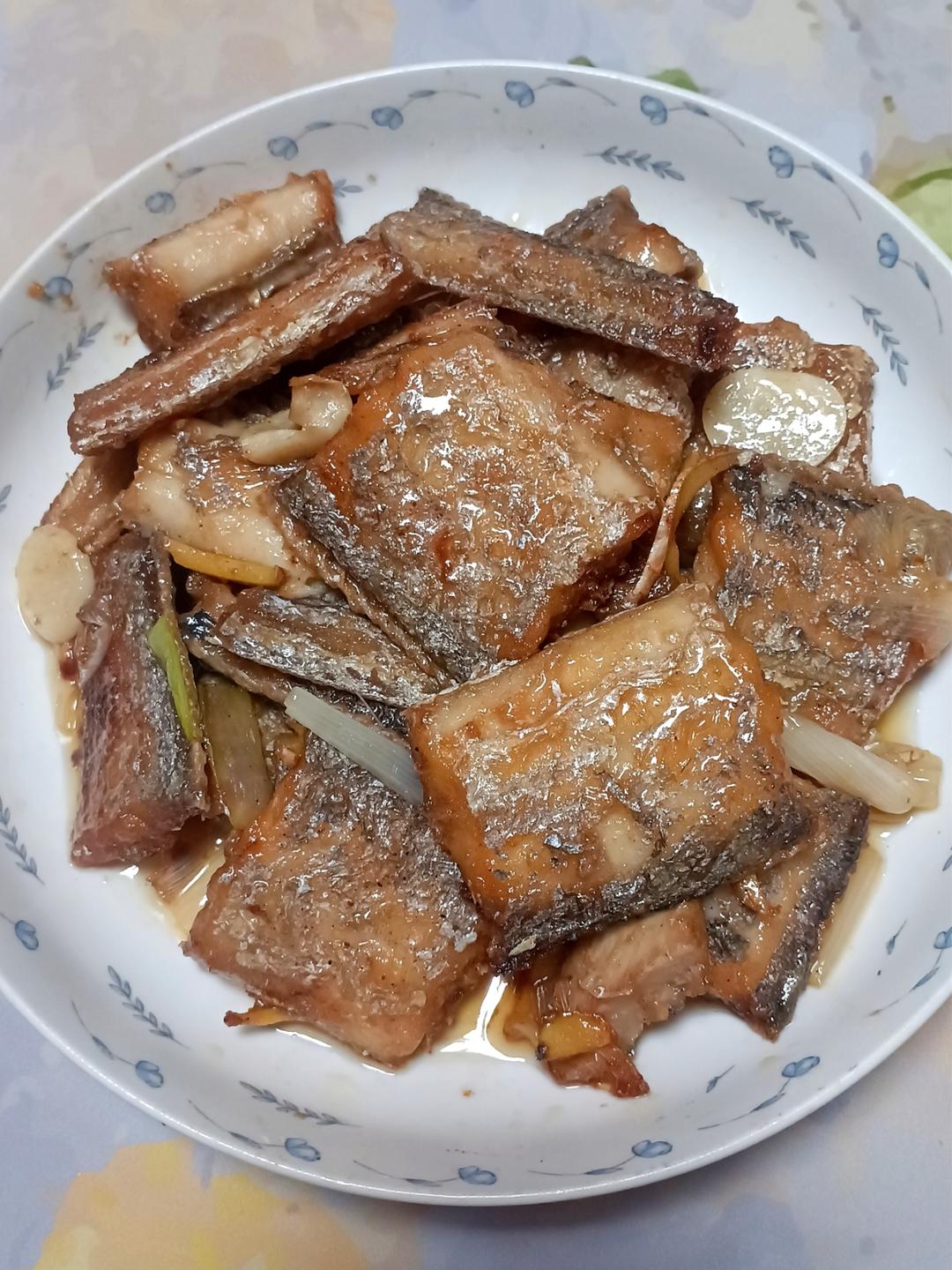 家常红烧带鱼