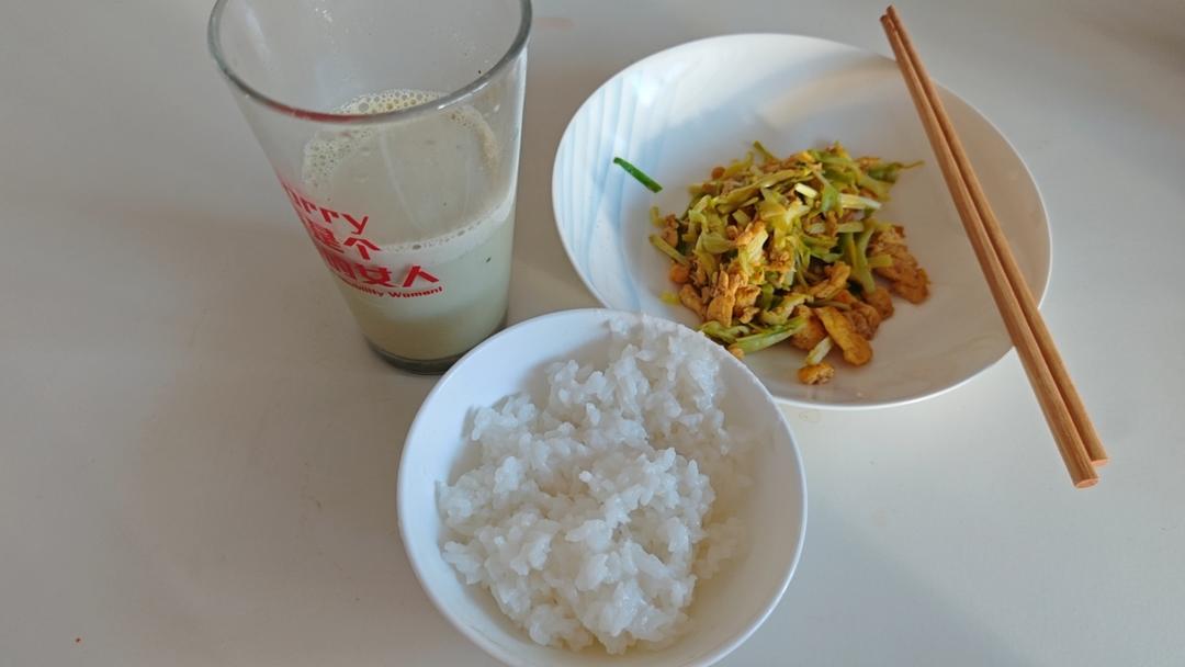 蒜苗（韭黄）炒鸡蛋