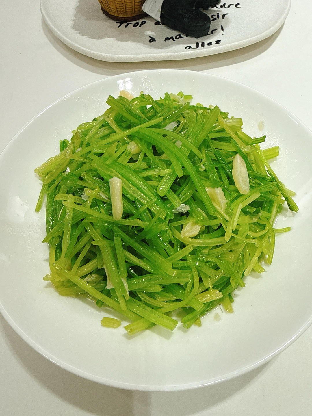 小美清炒芹菜