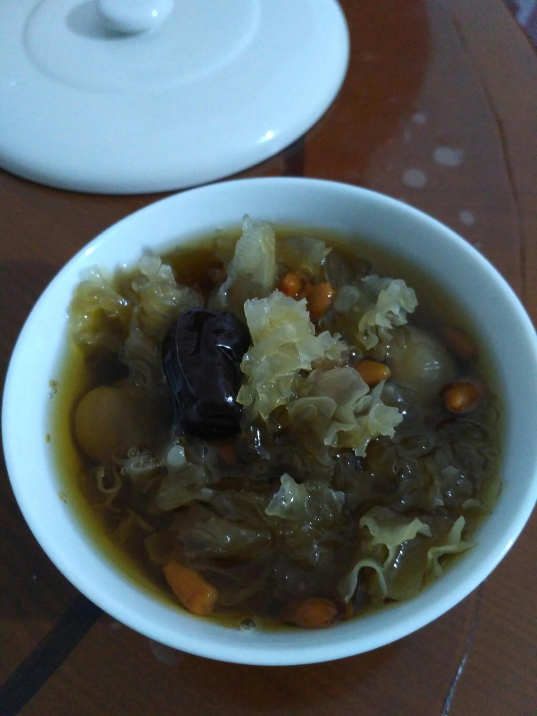 银耳枸杞红枣羹