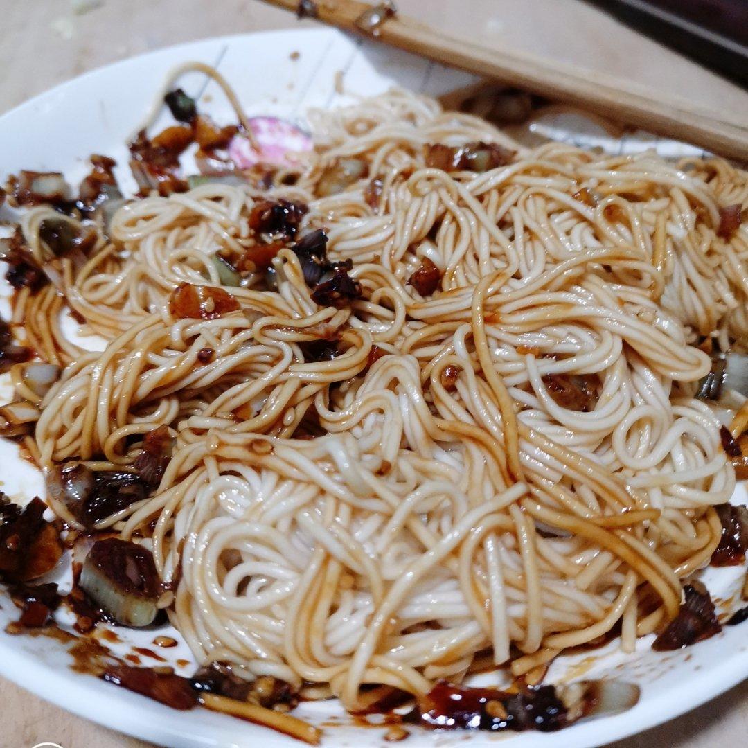 10分钟搞定的一碗葱油拌面