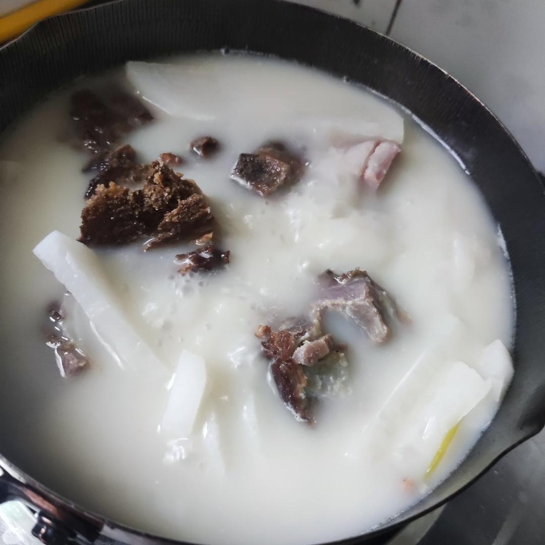 腊排骨萝卜汤
