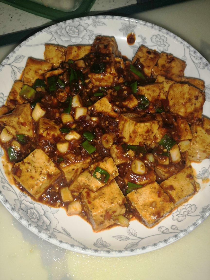 麻婆豆腐（嫩豆腐、肉末、豆瓣酱、花椒粉、蒜末）