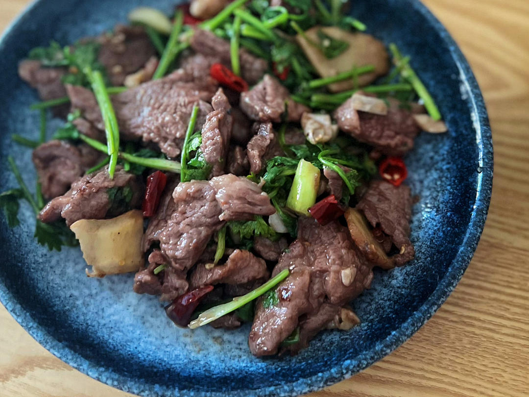 小炒黄牛肉，肉嫩味香！太好吃了简直是米饭杀手！