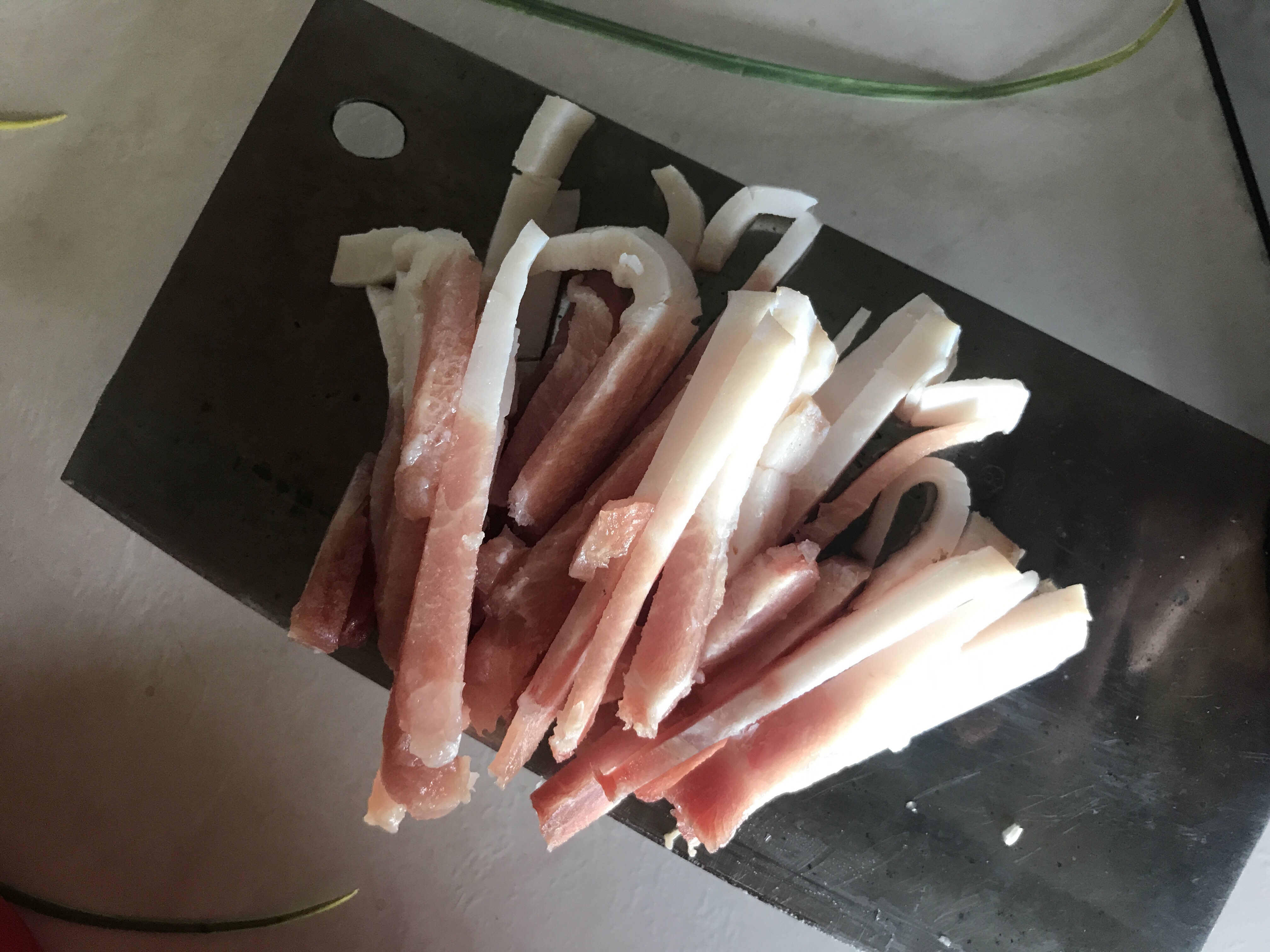 蒜苔炒肉的做法 步骤2