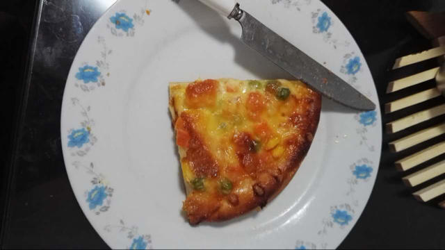 薄饼脆皮火腿pizza