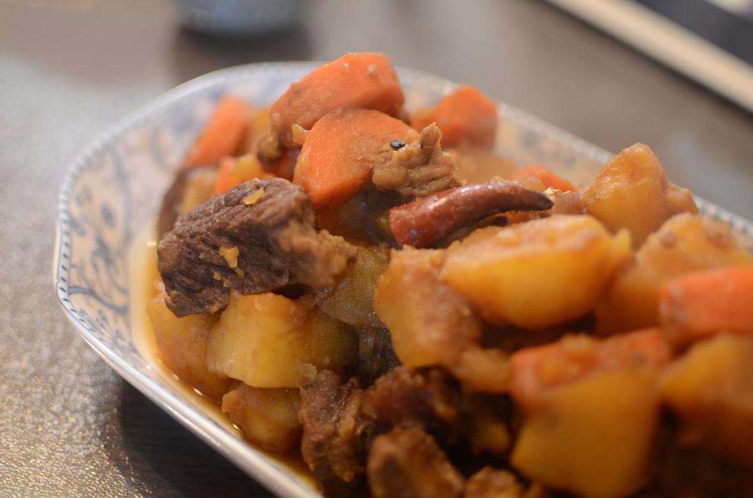 胡萝卜土豆烧牛腩