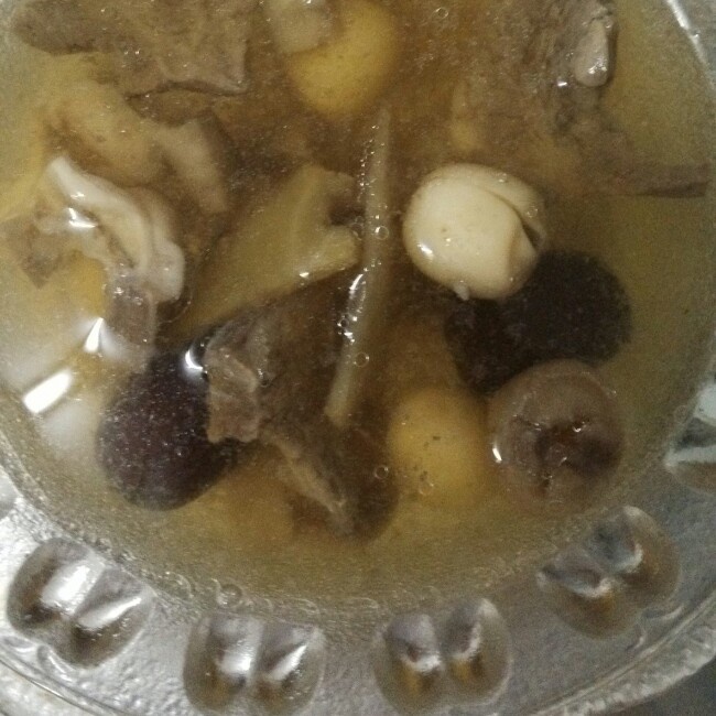 桂圆莲子猪心汤
