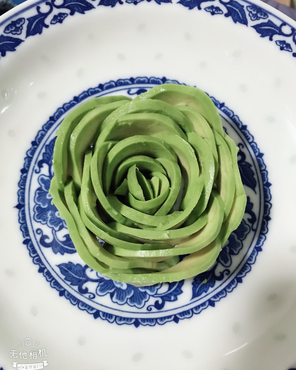 牛油果花，高颜值哦～