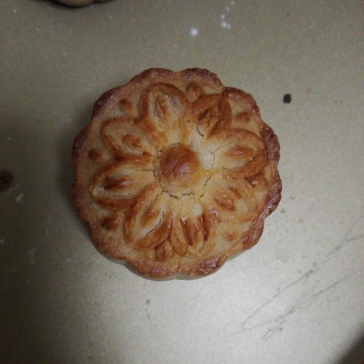 广式月饼—蛋黄芝麻月饼