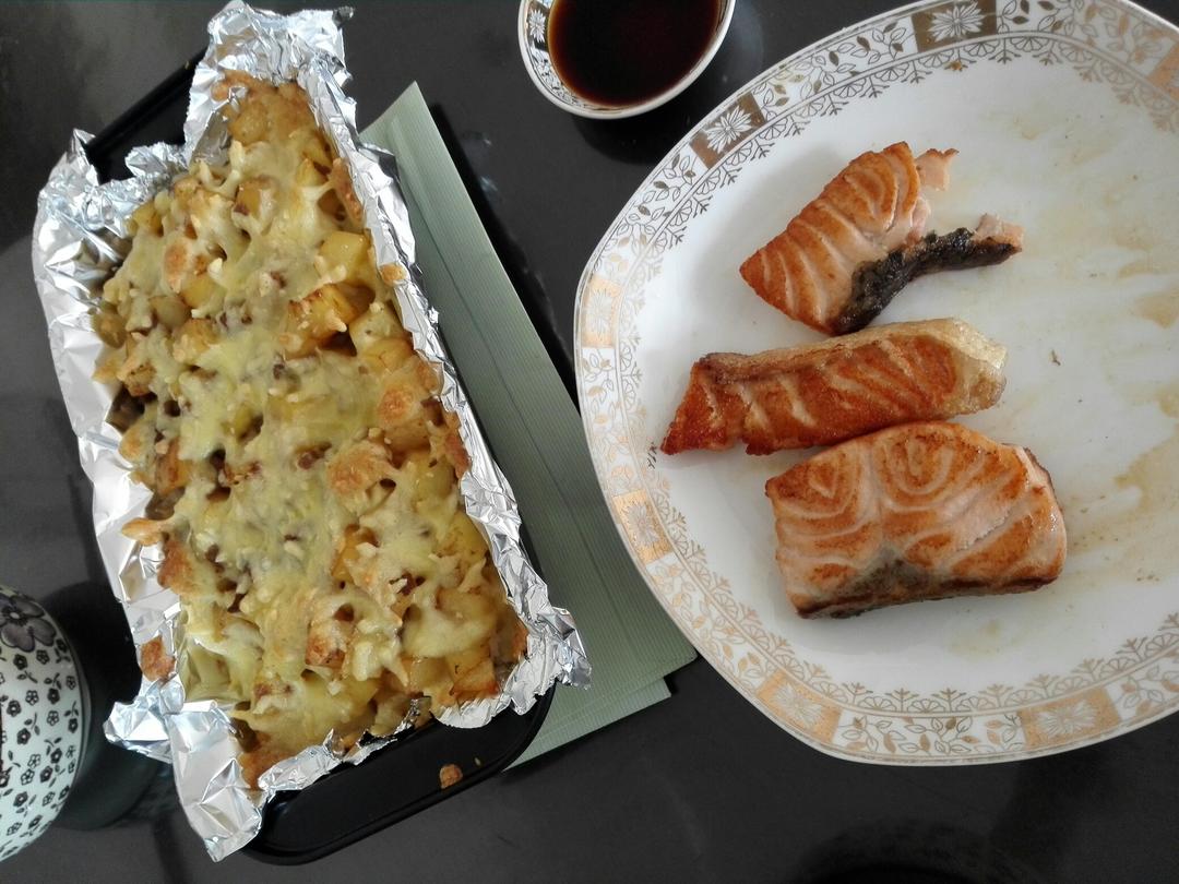 煎三文鱼（最朴素，脆皮好吃不浪费～）