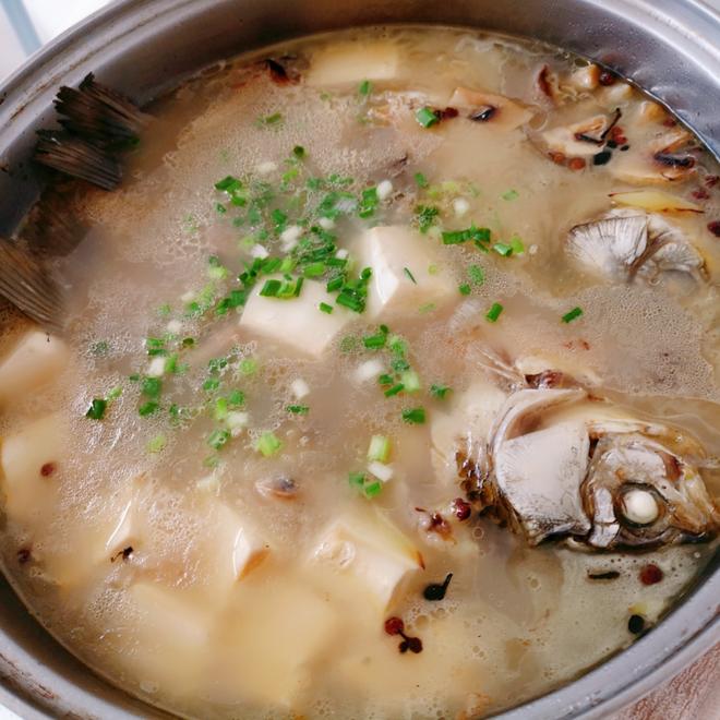 鲫鱼豆腐蘑菇汤的做法