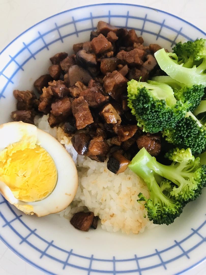 好吃到停不下来的卤肉饭