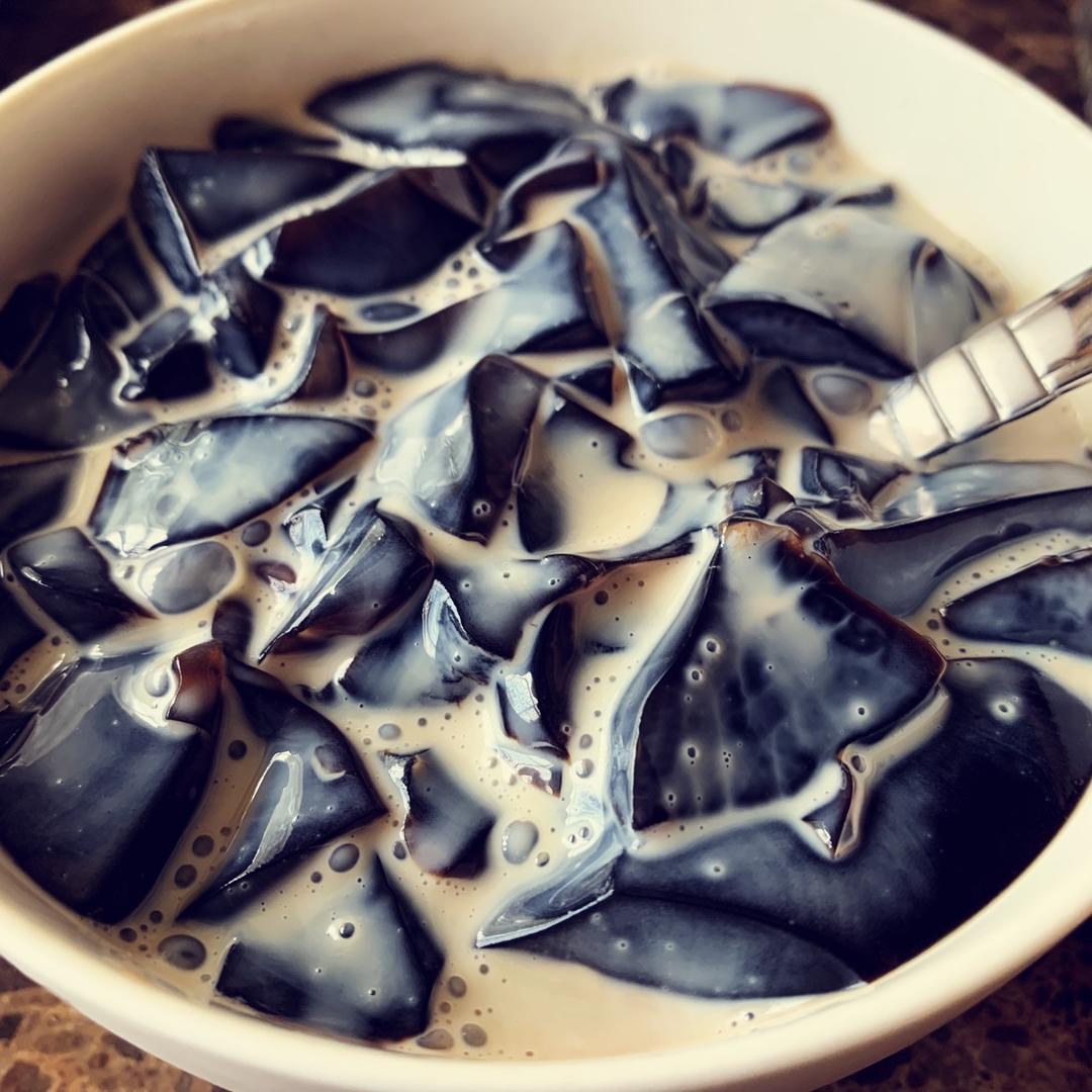 卢祉颖做的黑凉粉