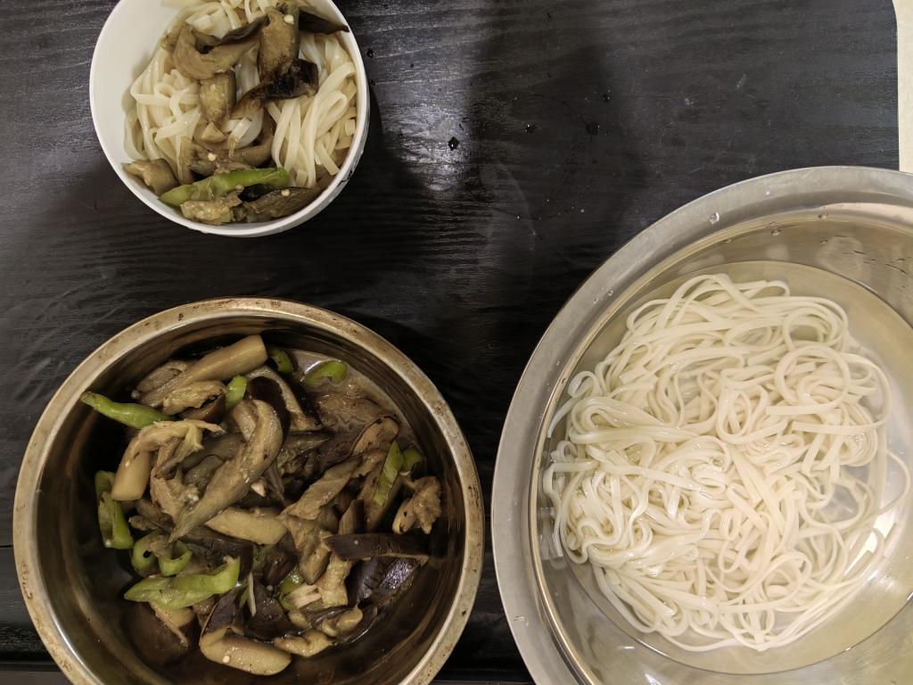 茄子炒辣椒拌面