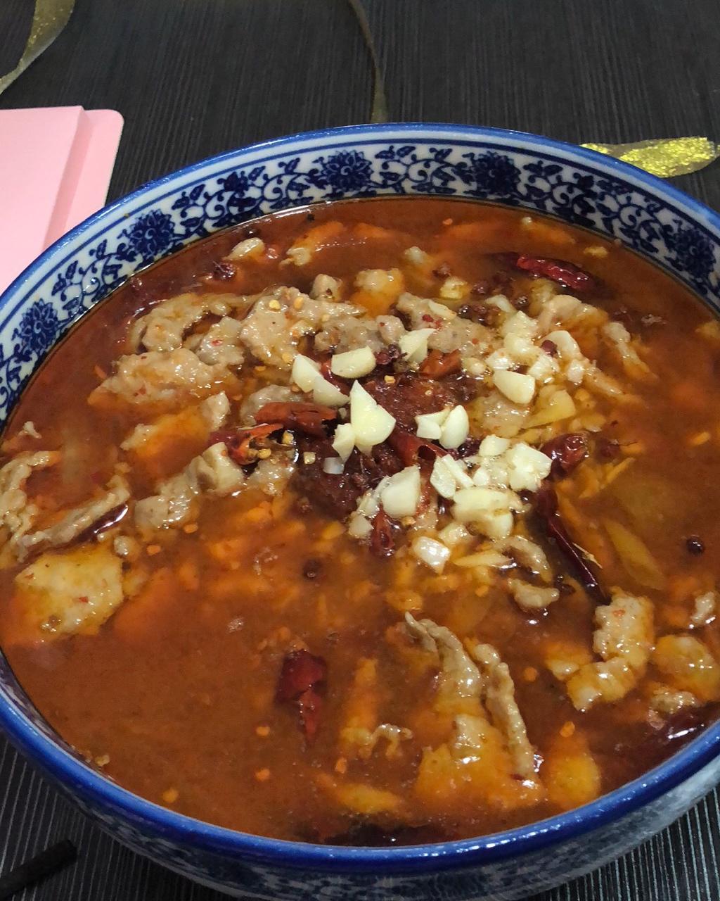 水煮肉片：辣椒的盛宴