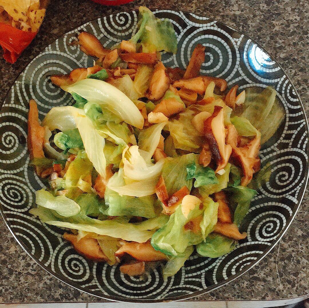生菜炒香菇