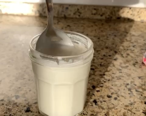 自制 可裱花～可抹面儿的脱脂/低脂“奶油”（奶味十足，替代奶油）的做法 步骤2