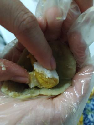 少油紫薯蛋黄酥的做法 步骤5