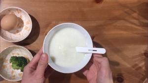 西兰花蛋黄米糊的做法 步骤2
